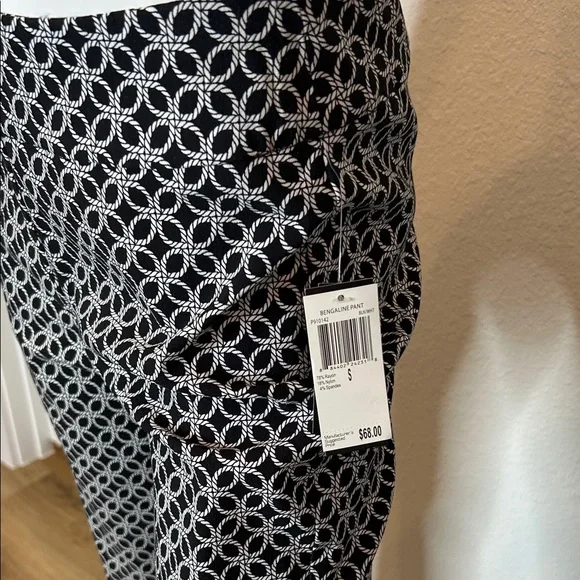 Premise Stylish Black and White Women's stretch cropped Pants - Picture 4 of 9